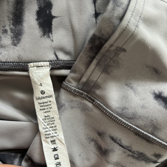 Lululemon legging size 4 - Picture 3 of 3